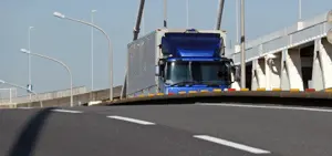 橋梁通過車両の重量計測システム